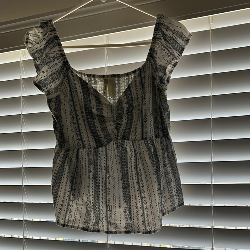 Women's Black and White Patterned Top